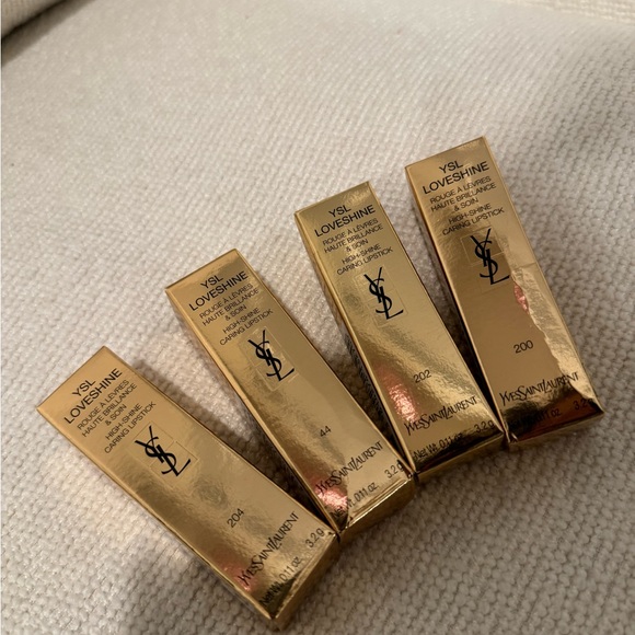 Yves Saint Laurent
YSL Loveshine Lip Oil Stick - Picture 3 of 9